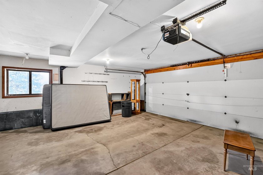 Welcome to Cascade!! Come home to this private home located in - photo 47
