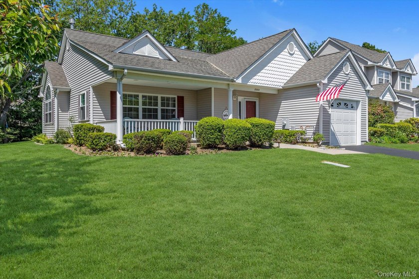Welcome home to this highly sought-after, beautifully maintained - photo 18
