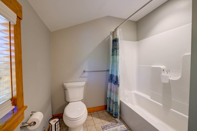 This stunning open concept home is designed for both relaxation - photo 20