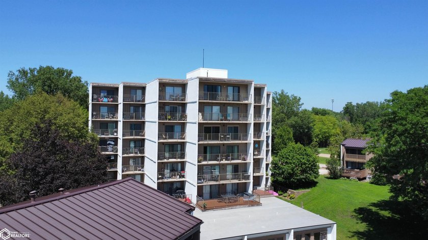 Beautifully remodeled condo at The Harbourage. Gorgeous harbor - photo 2