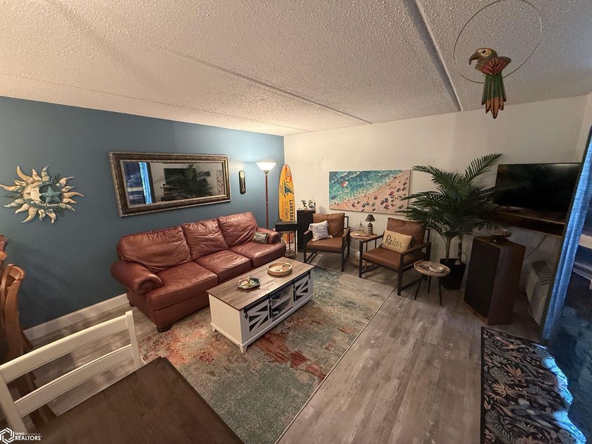 Beautifully remodeled condo at The Harbourage. Gorgeous harbor - photo 3