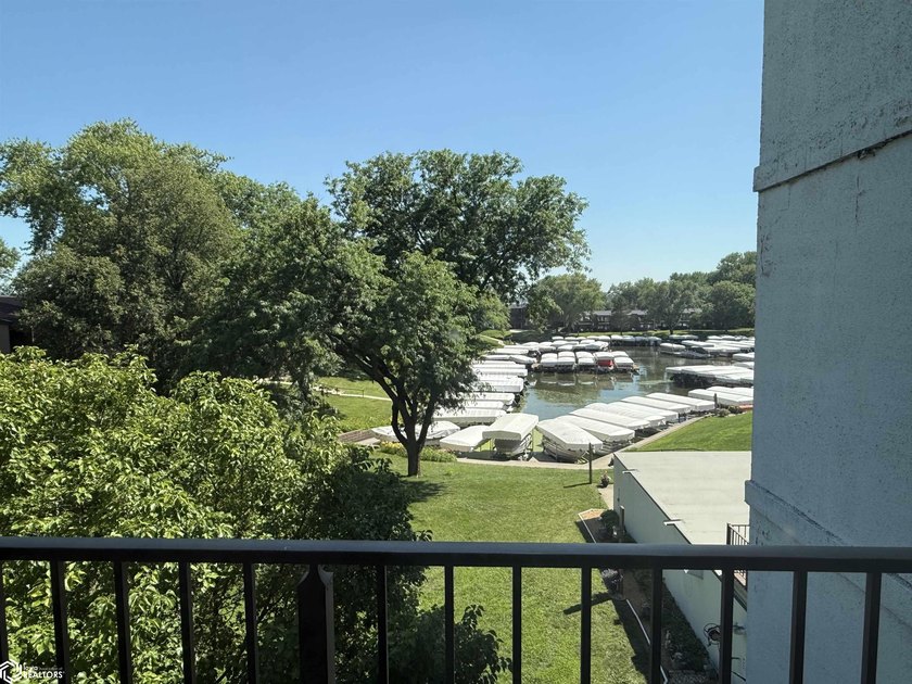 Beautifully remodeled condo at The Harbourage. Gorgeous harbor - photo 5