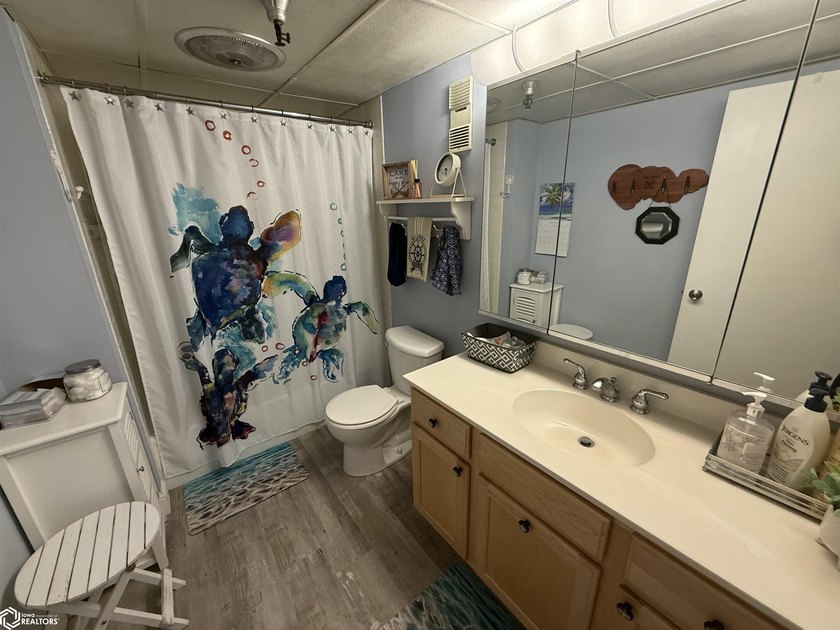 Beautifully remodeled condo at The Harbourage. Gorgeous harbor - photo 8