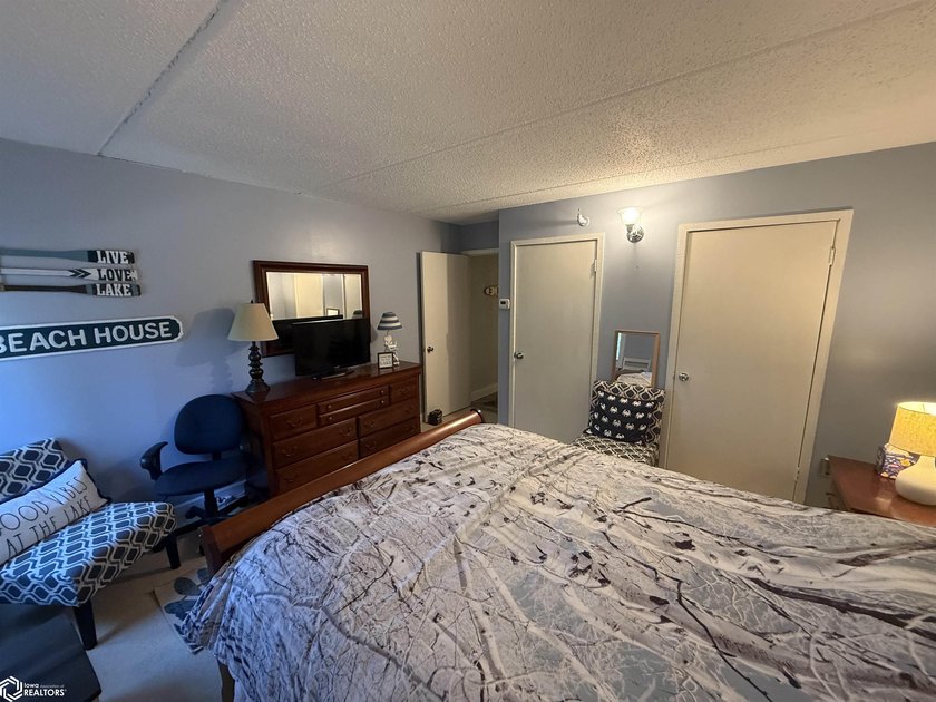 Beautifully remodeled condo at The Harbourage. Gorgeous harbor - photo 10