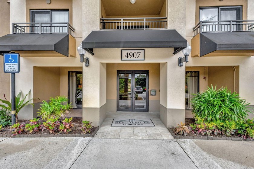 LIKE NEW | UPDATED | MOVE-IN READY | 3-BR, 3-BA PLUS DEN - - photo 5