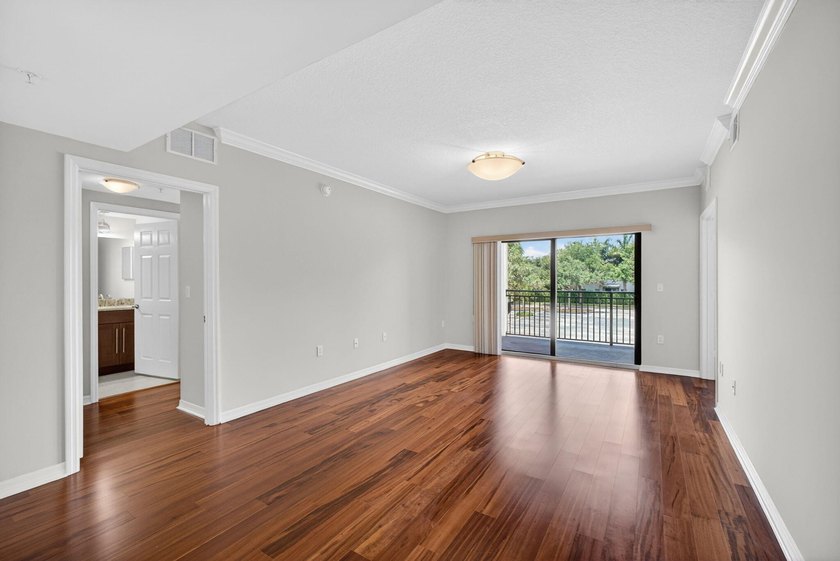 LIKE NEW | UPDATED | MOVE-IN READY | 3-BR, 3-BA PLUS DEN - - photo 8