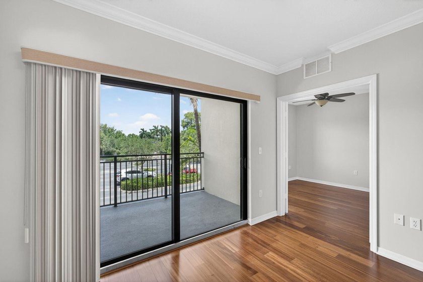 LIKE NEW | UPDATED | MOVE-IN READY | 3-BR, 3-BA PLUS DEN - - photo 9