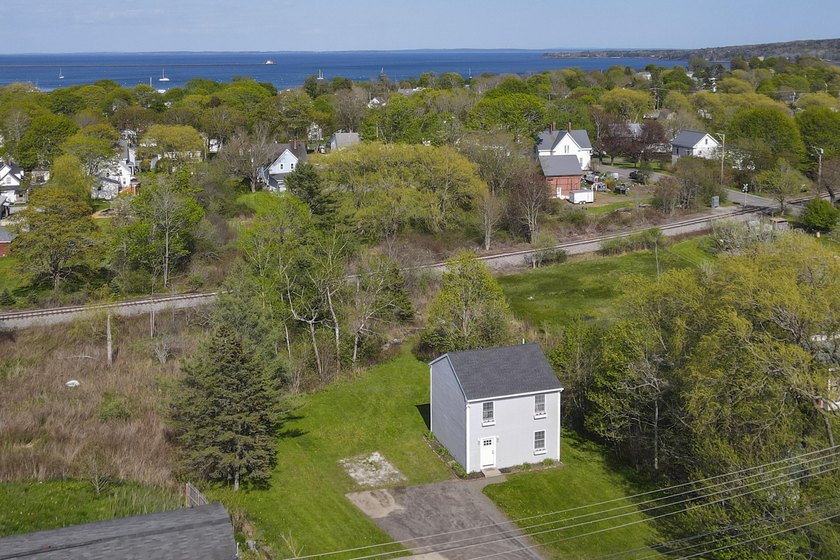 Charming 3BR/2.5BA in the Heart of Rockland. Built in 2015 and - photo 30