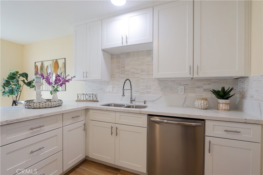 Beautifully Updated 3-Bedroom, 2-Bath Townhouse with an Attached - photo 9