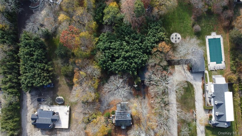 Redeveopment opportunity. Oversized lot in prime location close - photo 4