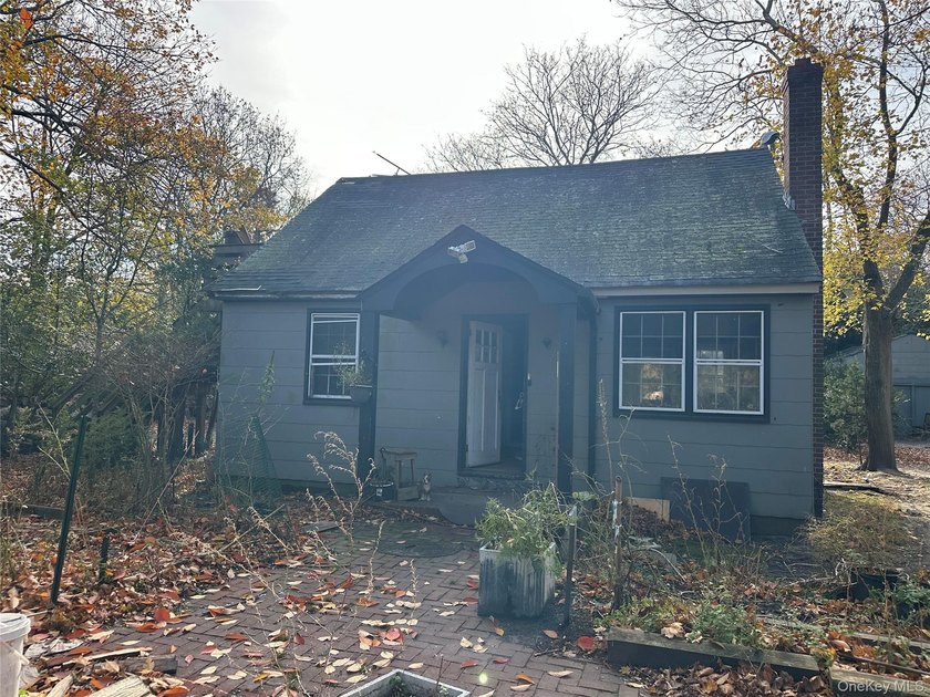 Redeveopment opportunity. Oversized lot in prime location close - photo 7