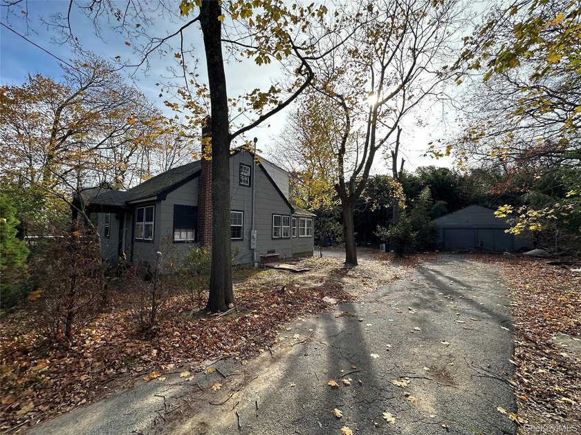 Redeveopment opportunity. Oversized lot in prime location close - photo 9