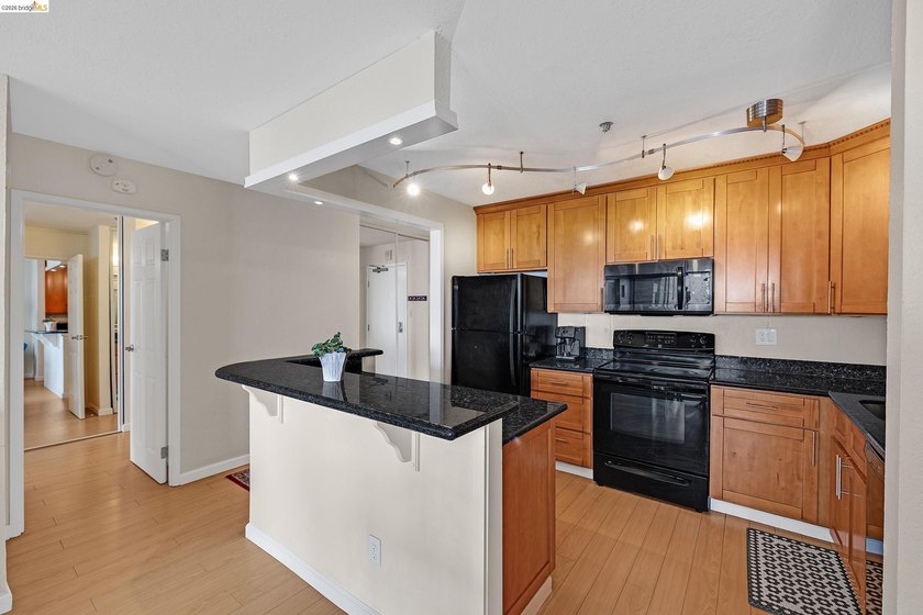 NEW PRICE! Welcome home to your amazing new views of the Bridges - photo 7