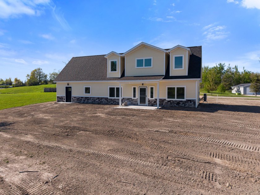 Brand new construction on the beautiful Cheboygan River! Enjoy - photo 9