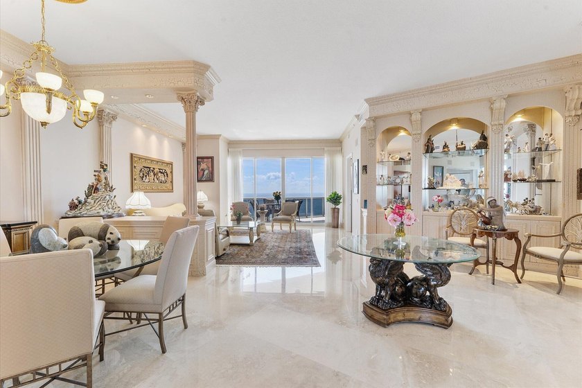 DIRECT OCEAN UPPER PENTHOUSE w/ 11 FOOT CEILINGS at L'Hermitage - photo 2