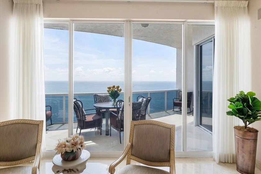 DIRECT OCEAN UPPER PENTHOUSE w/ 11 FOOT CEILINGS at L'Hermitage - photo 6