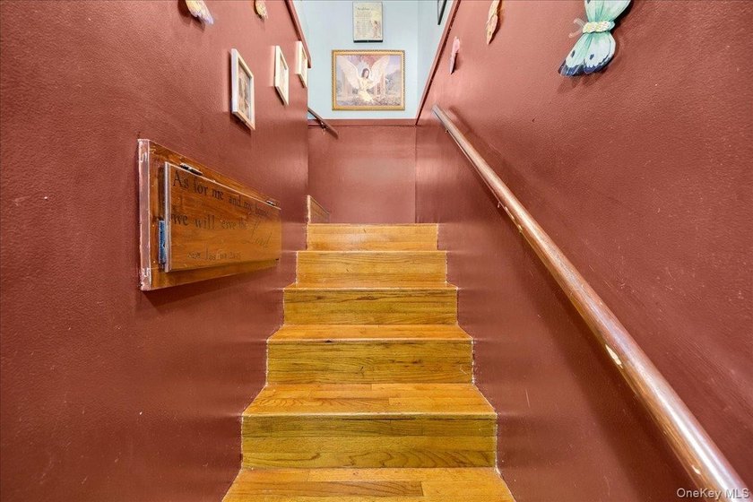Discover this exceptional two-family residence in Castle Hill - photo 14