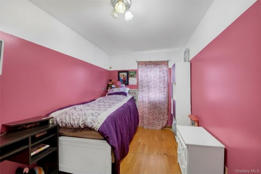 Discover this exceptional two-family residence in Castle Hill - photo 30