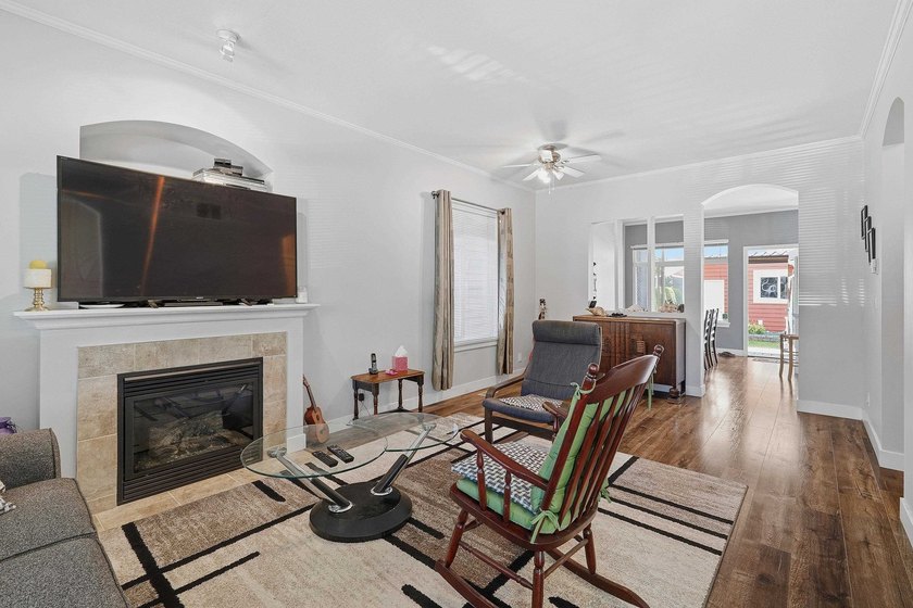 Beautifully updated and maintained Craftsman house in the heart - photo 31