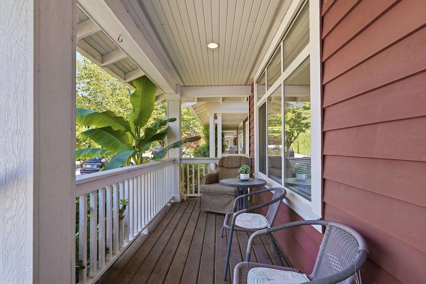 Beautifully updated and maintained Craftsman house in the heart - photo 33