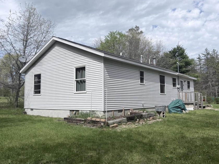 Charming 4-bedroom, 1-bath handicap accessible home nestled on a - photo 2