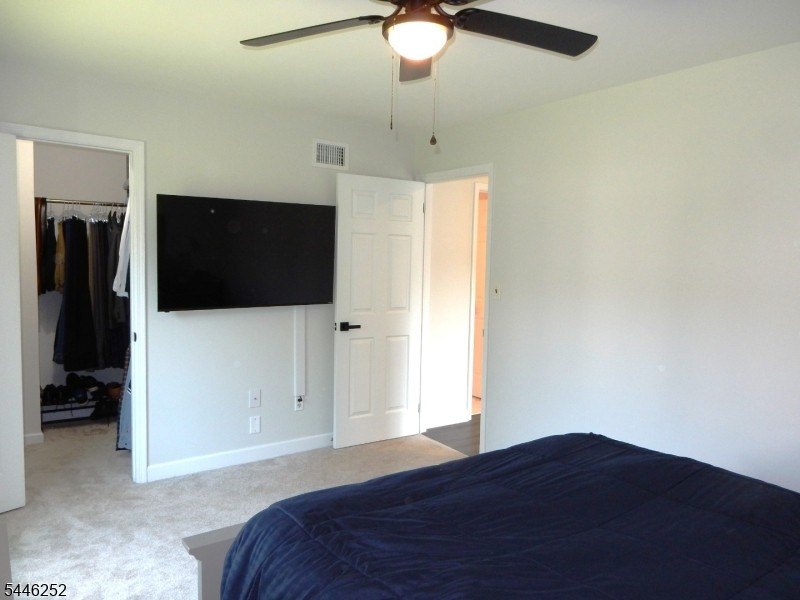 A MUST SEE BEAUTIFULLY RENOVATED 1 BEDROOM, 1 FULL BATH UNIT - photo 9