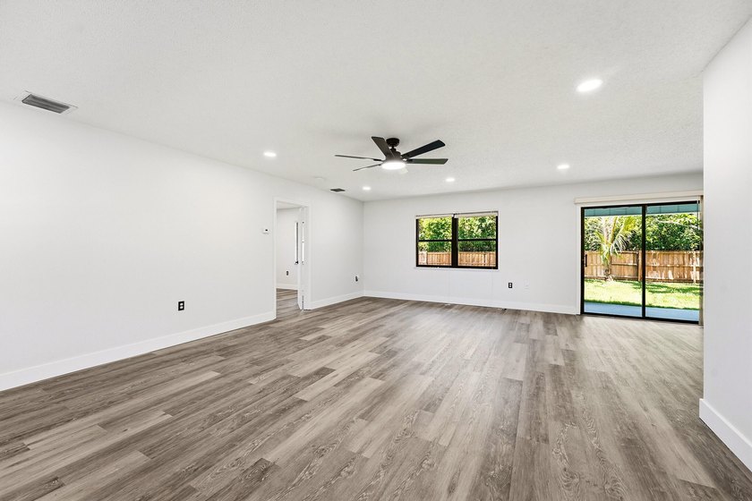 Fully remodeled and move-in ready! This 2-bedroom, 2-bathroom - photo 4