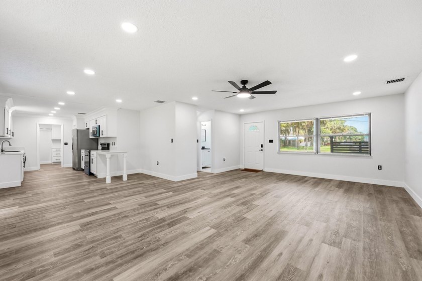 Fully remodeled and move-in ready! This 2-bedroom, 2-bathroom - photo 5