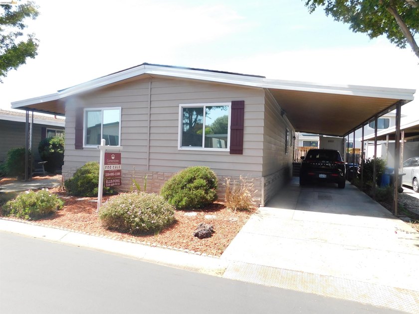 Discover this beautifully updated and hard-to-find 3-bedroom - photo 2