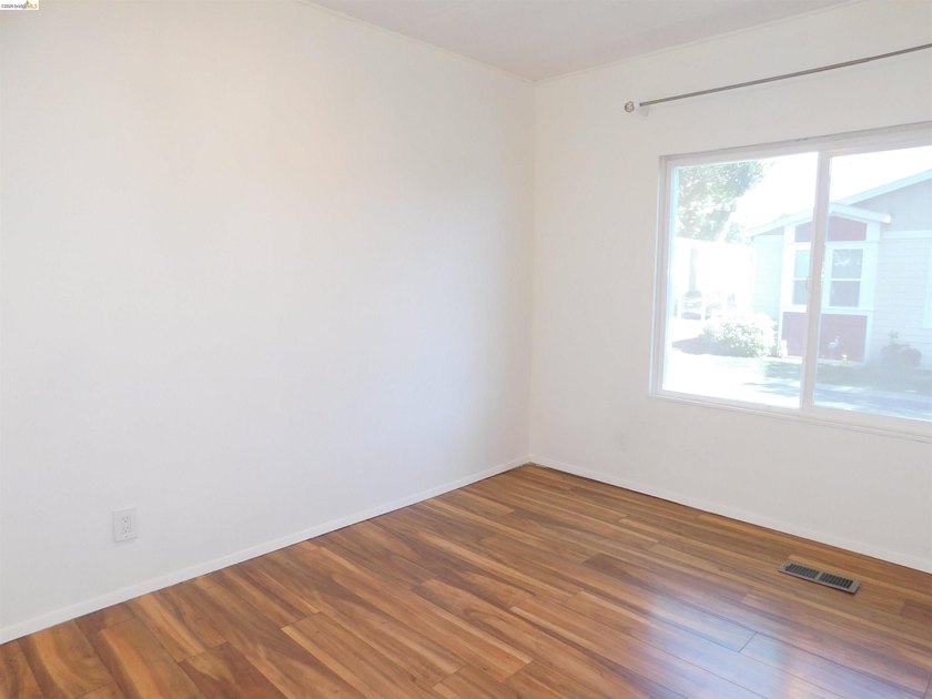 Discover this beautifully updated and hard-to-find 3-bedroom - photo 4