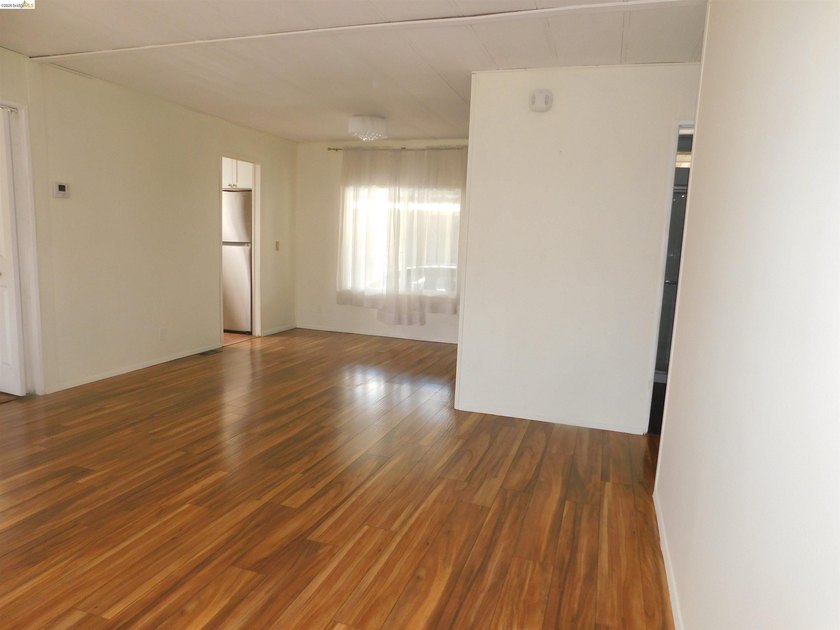 Discover this beautifully updated and hard-to-find 3-bedroom - photo 8