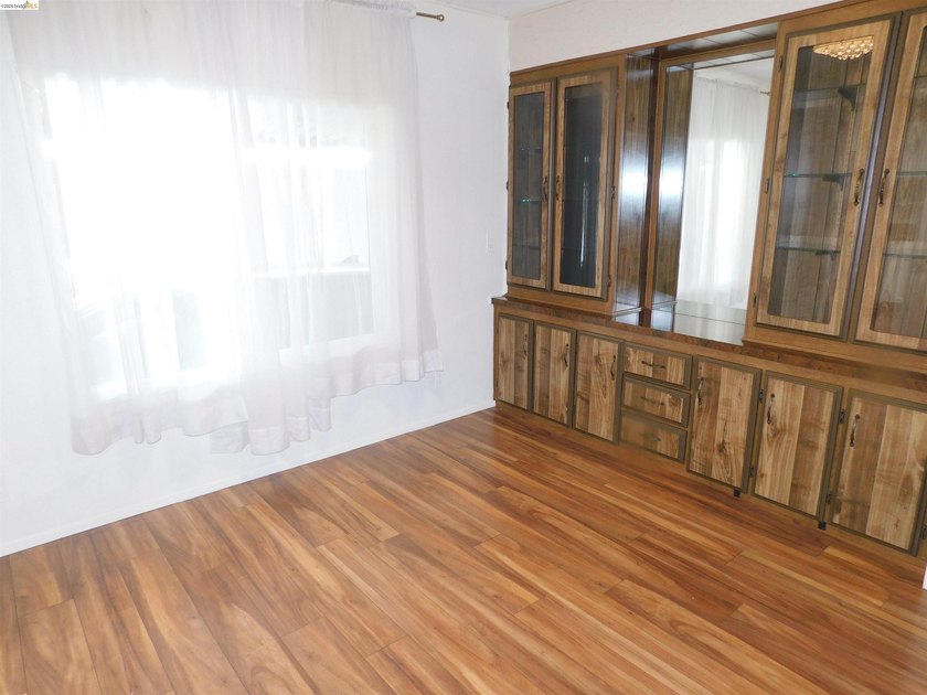 Discover this beautifully updated and hard-to-find 3-bedroom - photo 9