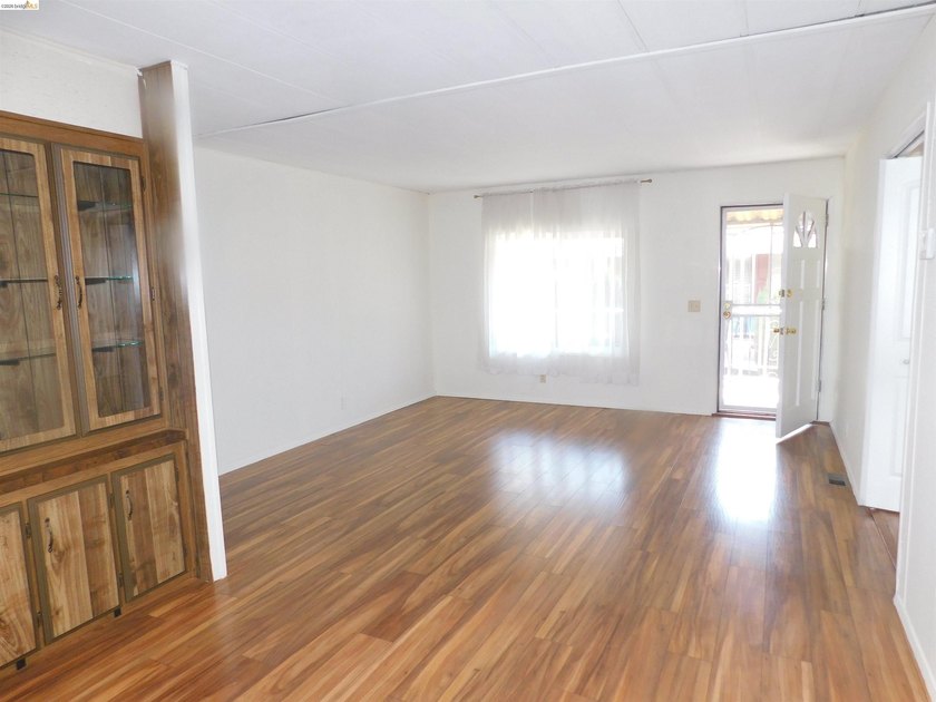 Discover this beautifully updated and hard-to-find 3-bedroom - photo 10