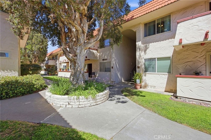 Welcome to this inviting 2-bed/ 2-bath condo the desirable Casa - photo 4