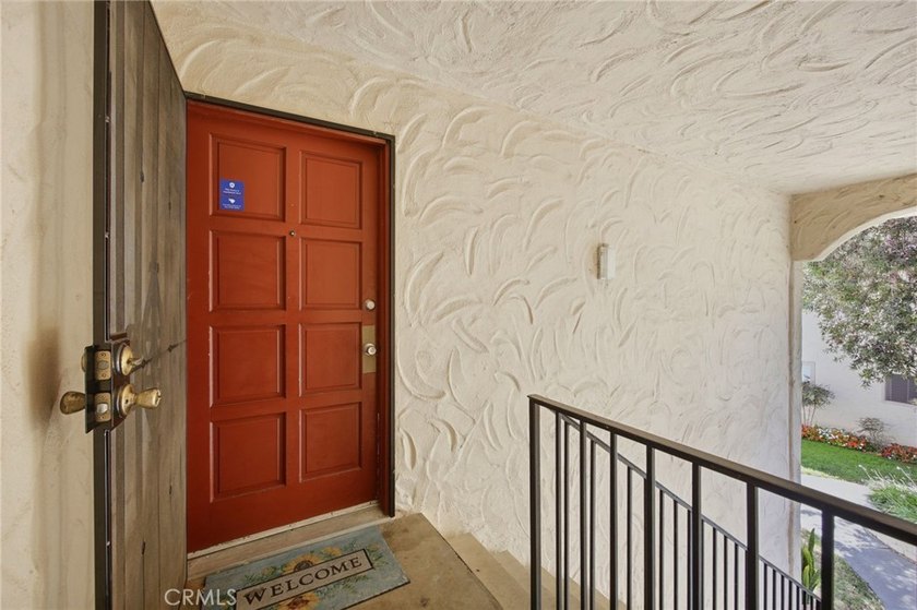 Welcome to this inviting 2-bed/ 2-bath condo the desirable Casa - photo 8