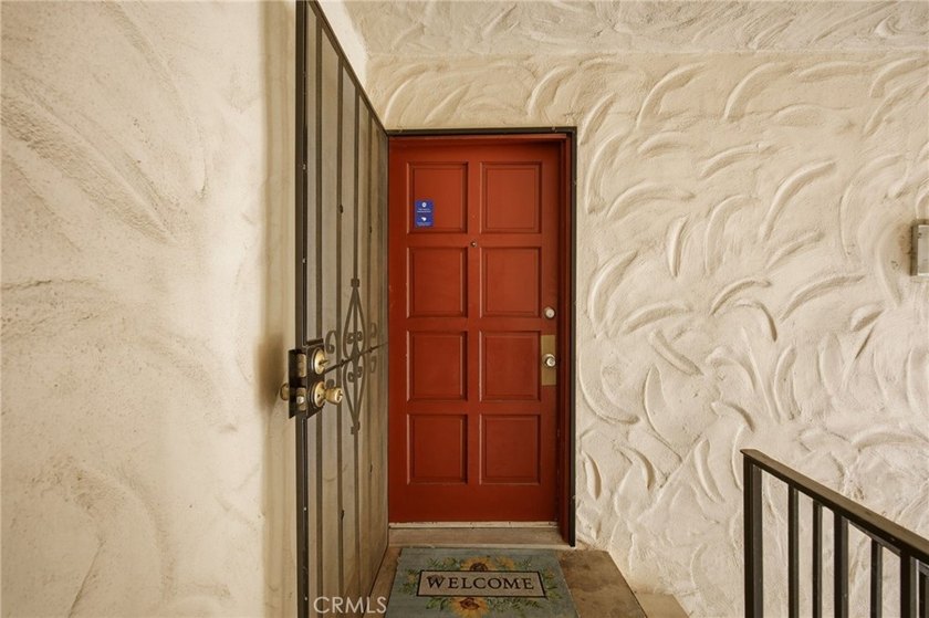 Welcome to this inviting 2-bed/ 2-bath condo the desirable Casa - photo 9