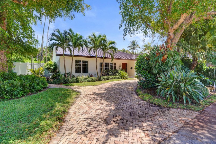 Nestled just moments from Coral Ridge Country Club, this - photo 3