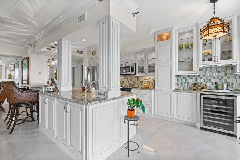 This exquisite, fully upgraded oceanfront residence is located - photo 10