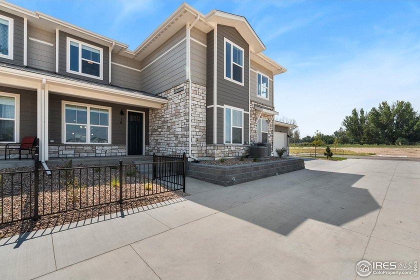 Look no further for a beautiful, quality home in a prime - photo 31