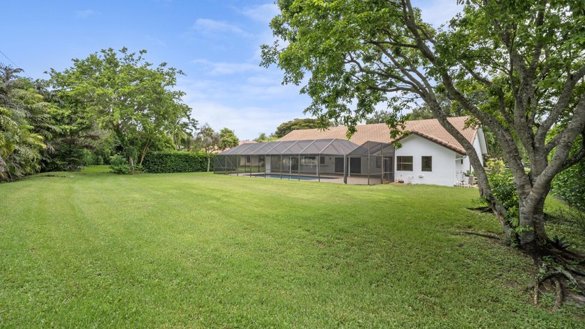 Welcome to this single-story residence in Cypresshead, offering - photo 6