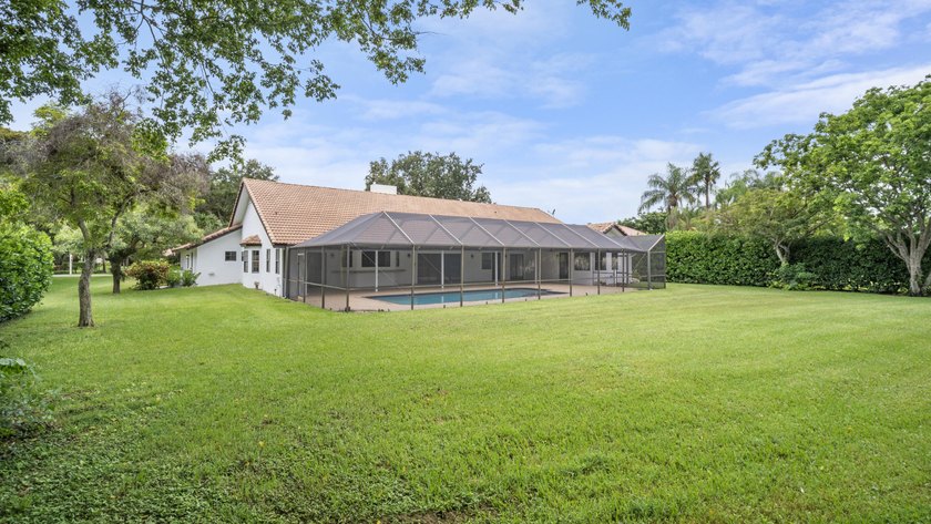 Welcome to this single-story residence in Cypresshead, offering - photo 7