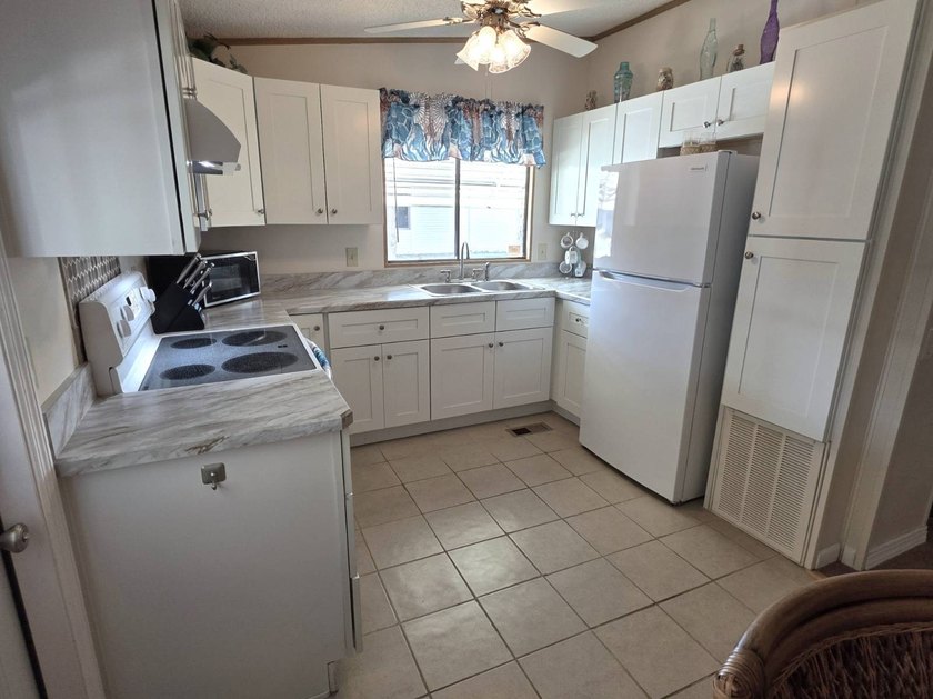 THIS HOME IS ON LEASED LAND WITH A MONTHLY LOT RENT OF $721 AND - photo 12