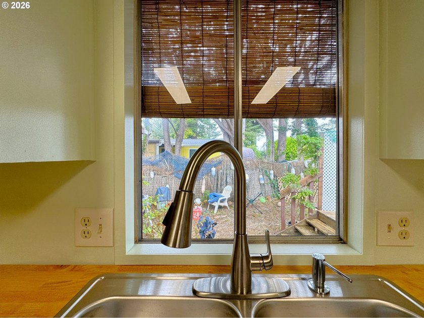 OCEAN PEAK, WALK-TO-THE-BEACH Coastal Retreat on .19 Acres - photo 15