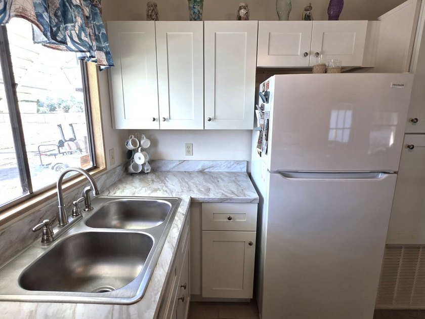 THIS HOME IS ON LEASED LAND WITH A MONTHLY LOT RENT OF $721 AND - photo 22