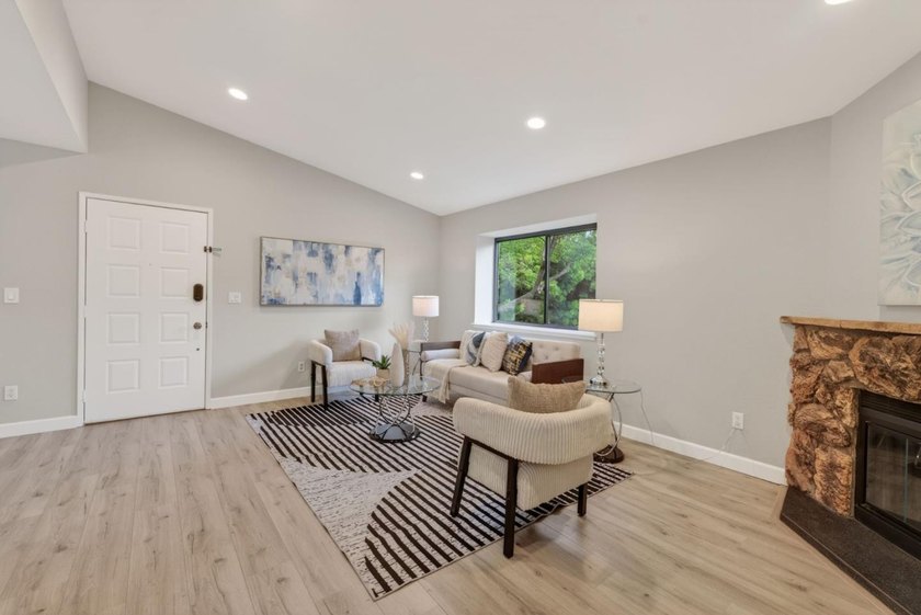 Centrally located in San Jose's Silicon Valley, walking distance - photo 3