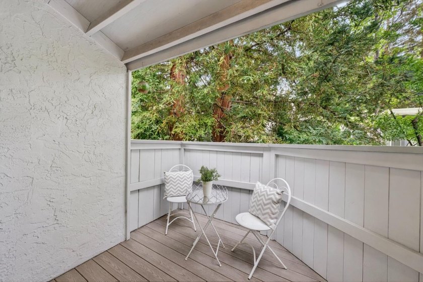 Centrally located in San Jose's Silicon Valley, walking distance - photo 4