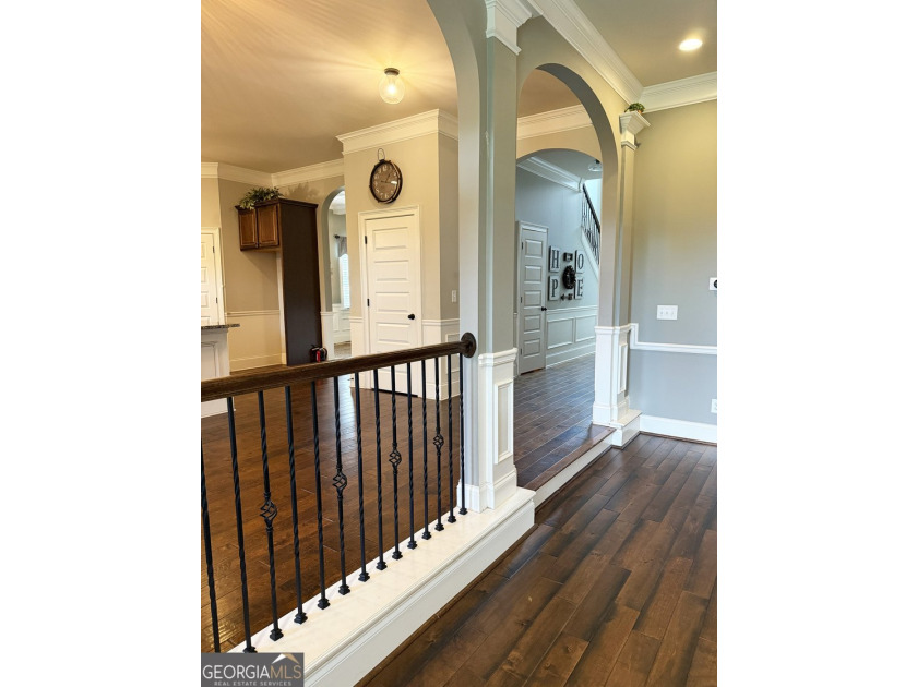 Experience comfort and quality in this beautifully constructed - photo 15