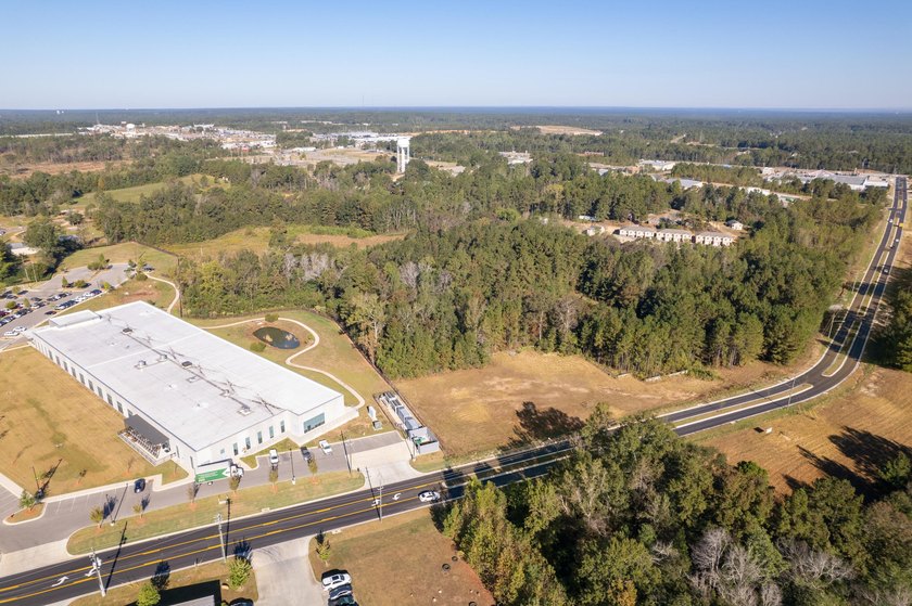 22.65+/- acres with 1,000+/- feet of frontage along Lamar - photo 2