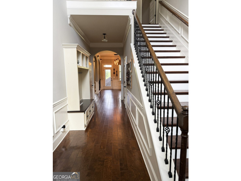 Experience comfort and quality in this beautifully constructed - photo 25