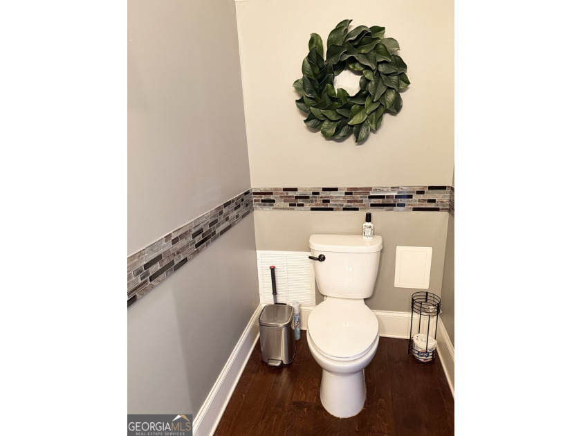 Experience comfort and quality in this beautifully constructed - photo 30